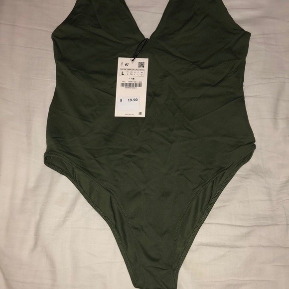 Zara Sleeveless V-Neck Bodysuit - Picture 4 of 8